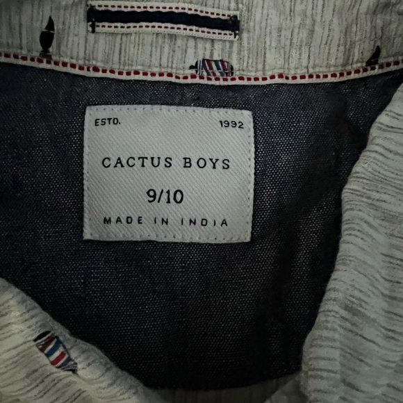 2 Boys Dress shirts - Picture 5 of 7